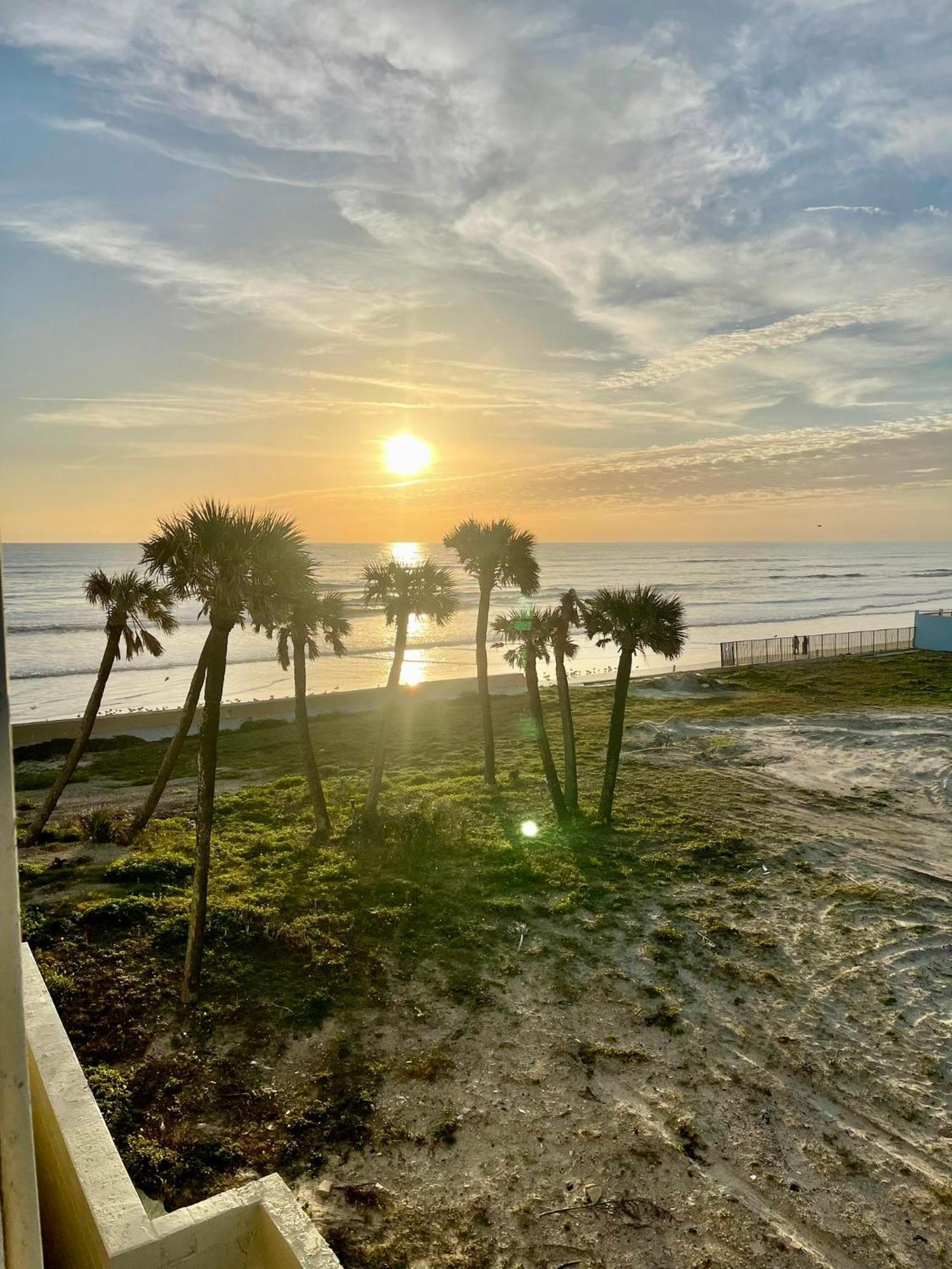 Sunset Studio Daytona Beachfront ภายนอก รูปภาพ